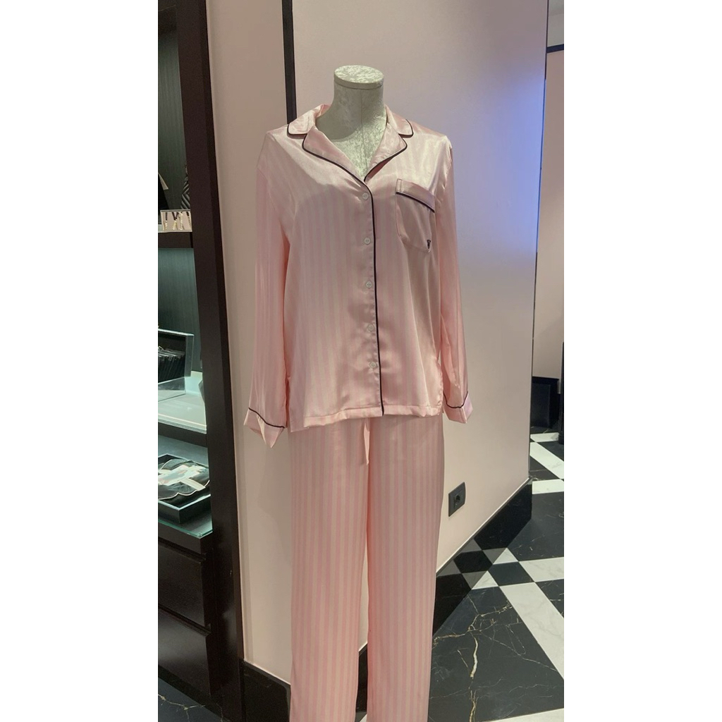 ชุดนอนผ้าซาติน Pinkstripe ครบชุด