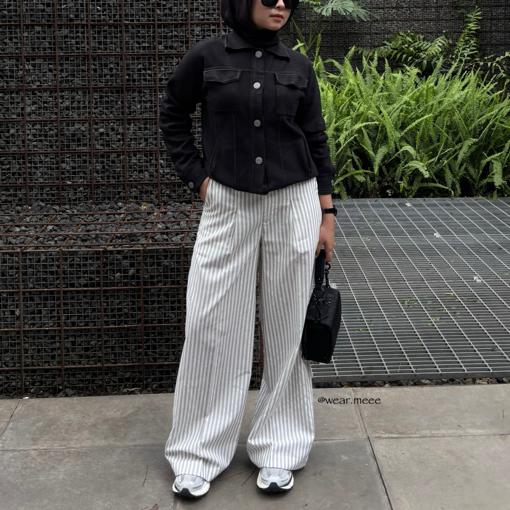 กางเกง Zala Stripe เอวสูง by Wear.mee