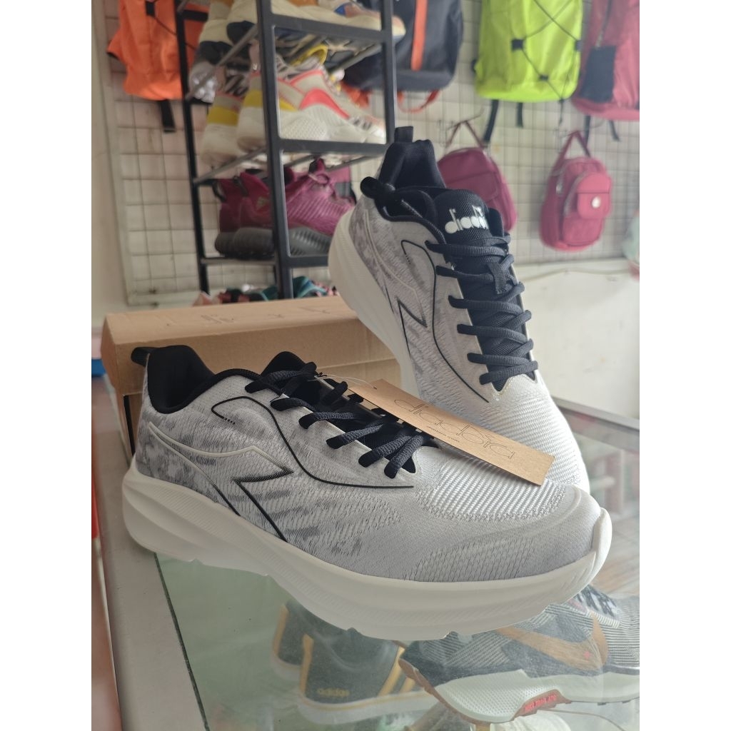 (ต้นฉบับ) รองเท้าวิ่ง Diadora Niece DIAX25F0302