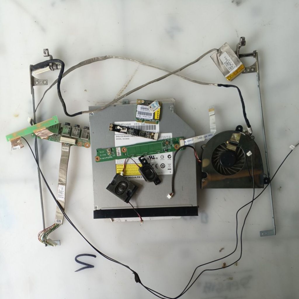 Part Zyrex E4105 ลําโพงปิดพัดลม DVD เว็บแคม Wifi CARD บานพับแบบยืดหยุ่น LCD ยืดหยุ่น wifi การ์ดบอร์ด