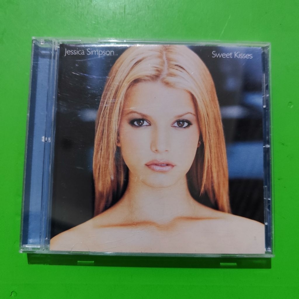 ซีดีนําเข้า JESSICA SIMPSON Sweet Kisses