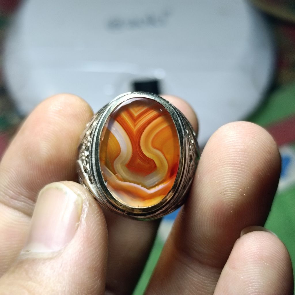 โมรา Solomon พร้อมโมติฟเก่า