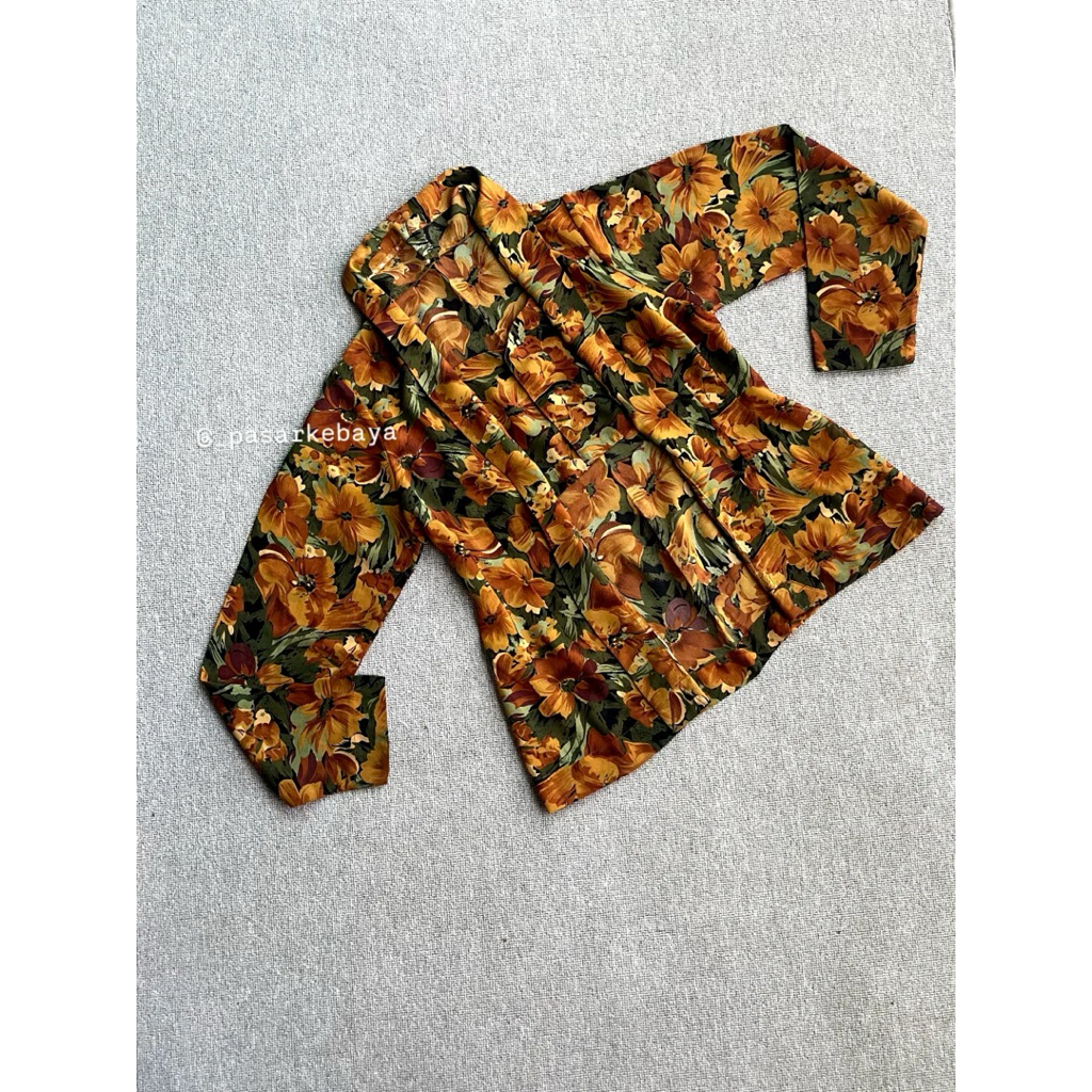 Kebaya LD 88 P 62 เก่า (บอดี้ฟิต) | รหัส: Daniar