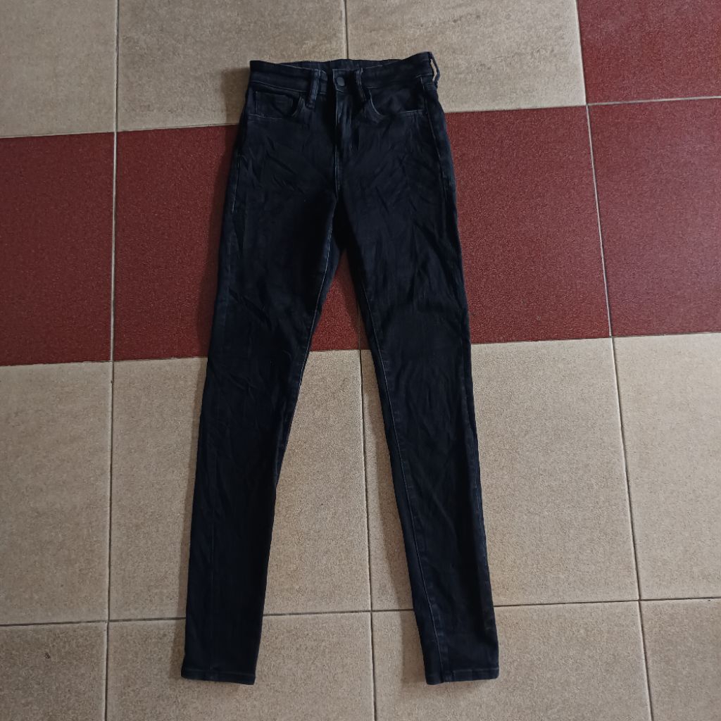 Uniqlo heattech กางเกงยีนส์สูงสีดํา / ไซส์ 25/26