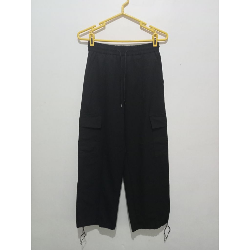 Preloved GU Cargo Wide Pants สีดํา