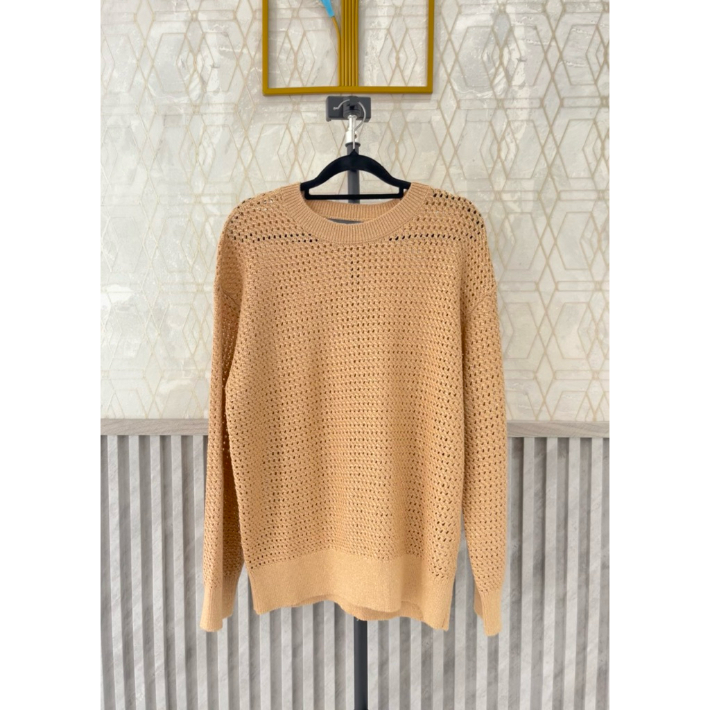 ด้ายเข็มเสื้อกันหนาว Preloved Flyn