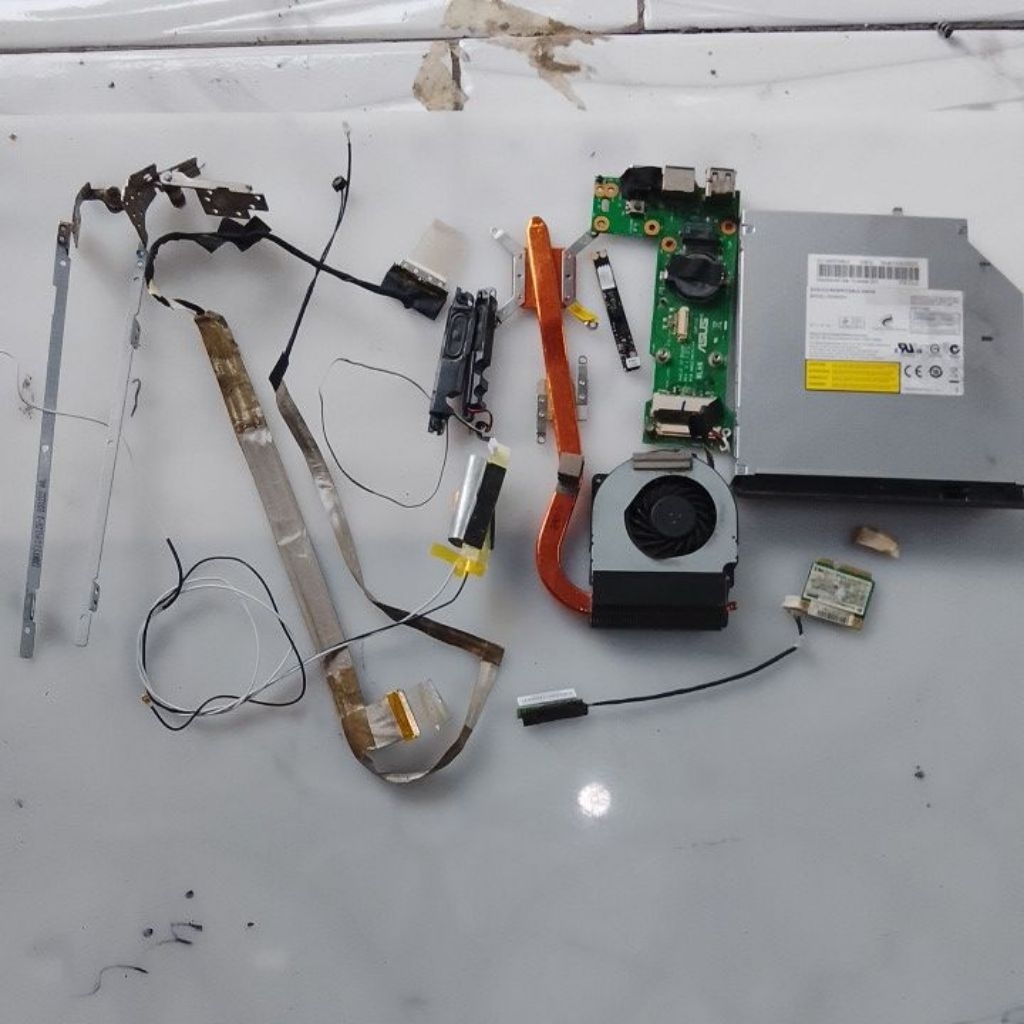 อะไหล่แล็ปท็อป DVD Asus A42J, พัดลม Frosesor, เว็บแคม, LCD ยืดหยุ่น, การ์ด Wifi ยืดหยุ่น, ลําโพง, บา