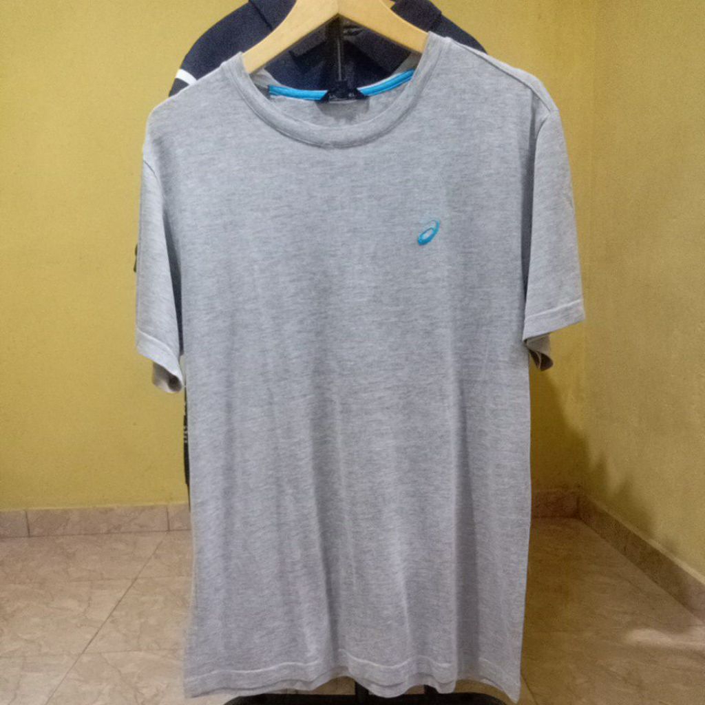 เสื้อยืด asics มือสอง