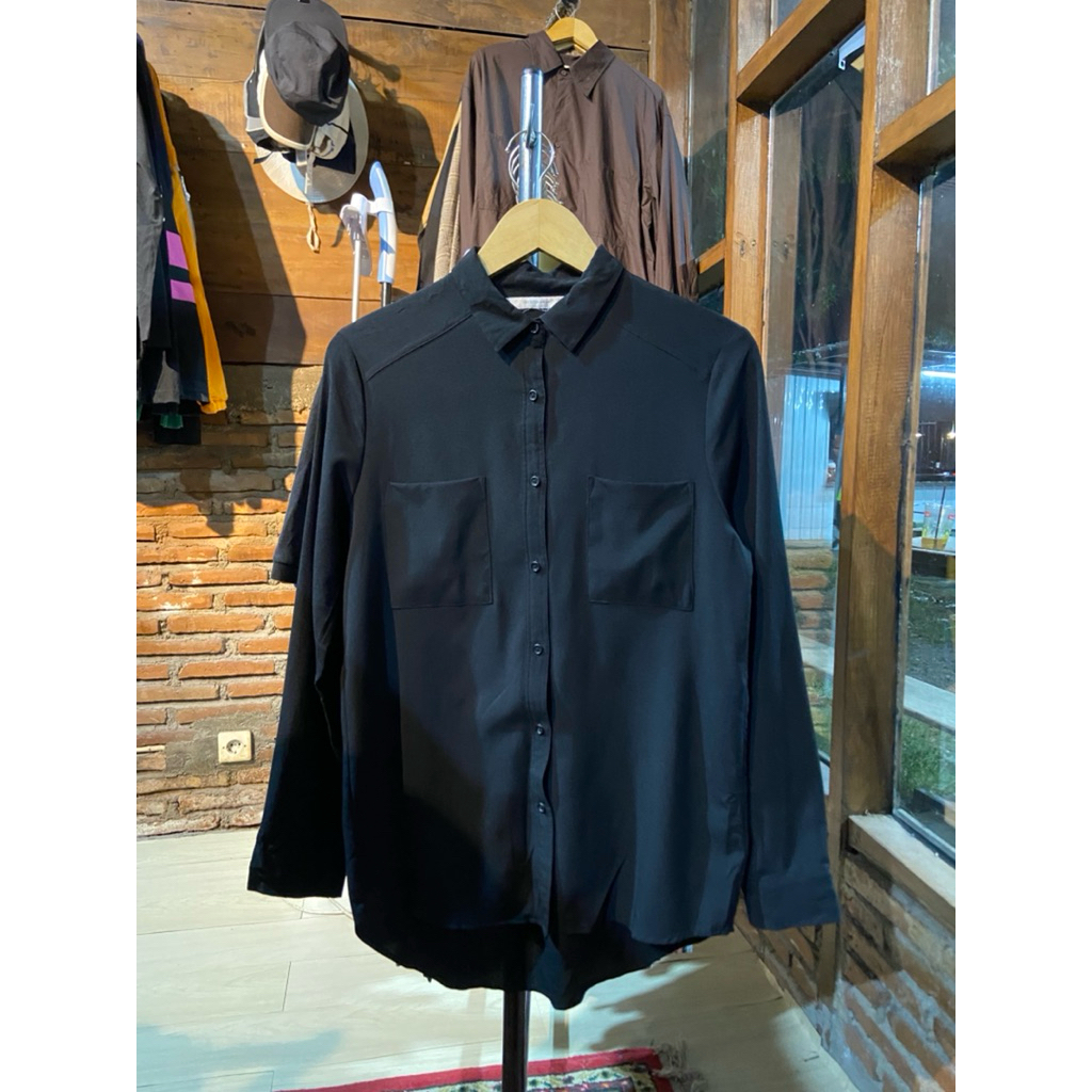 KEMEJA Giordano เสื้อเชิ้ตสีดํา