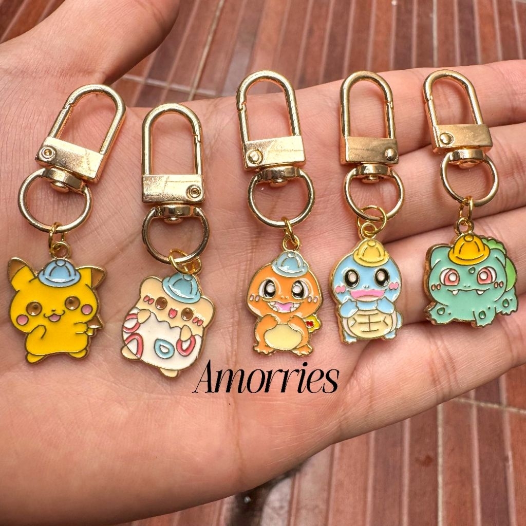 HP เพิ่มเติม Charm สายคล้องโทรศัพท์มือถืออุปกรณ์เสริมโทรศัพท์มือถือ Chibi Pokemon Pikachu Eevee Charmender Squirtle Bulbasaur Togepi น่ารัก