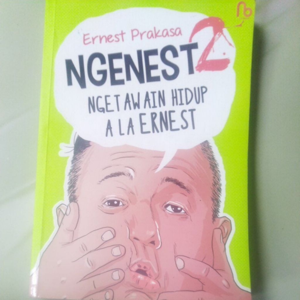 Ernest Prakasa Ngenest 2 เล่ม: Living Laughing โดย Ernest