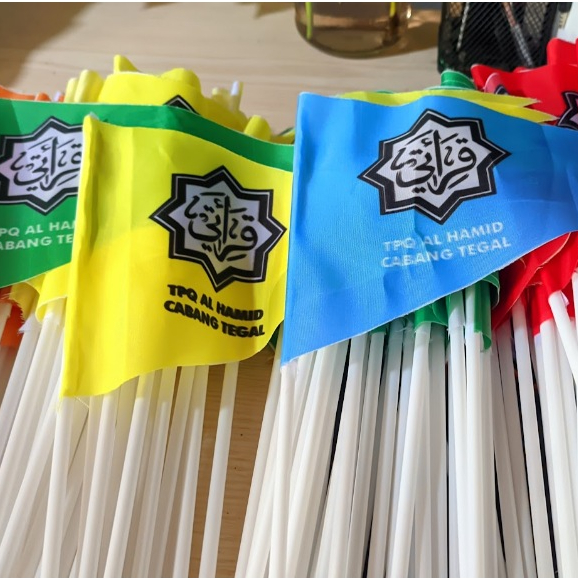 ผ้าธง Qiraati ขนาดเล็ก TPQ ธง MMQ โลโก้ธงมือที่กําหนดเองและชื่อ