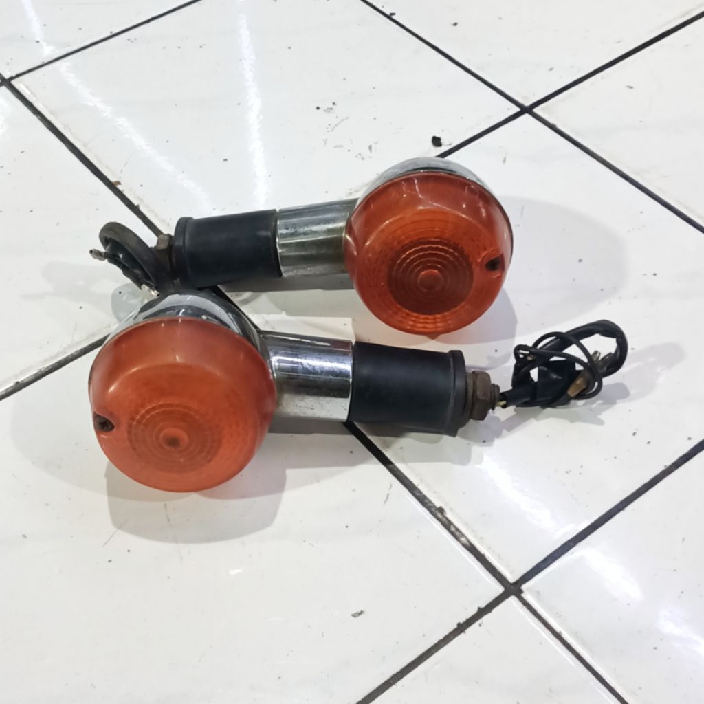 Old-School British Scramble W175 Royal Enfield ไฟเลี้ยว