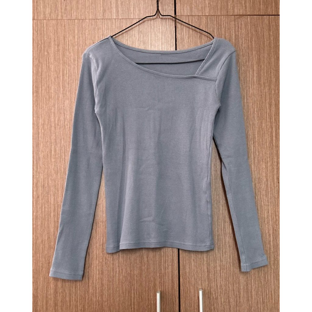 Lowrys frm เสื้อถักคอไม่สมมาตรถักสีน้ําเงิน