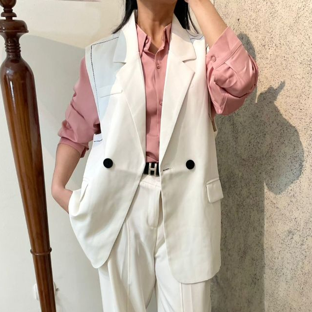 - DAIKI VEST********