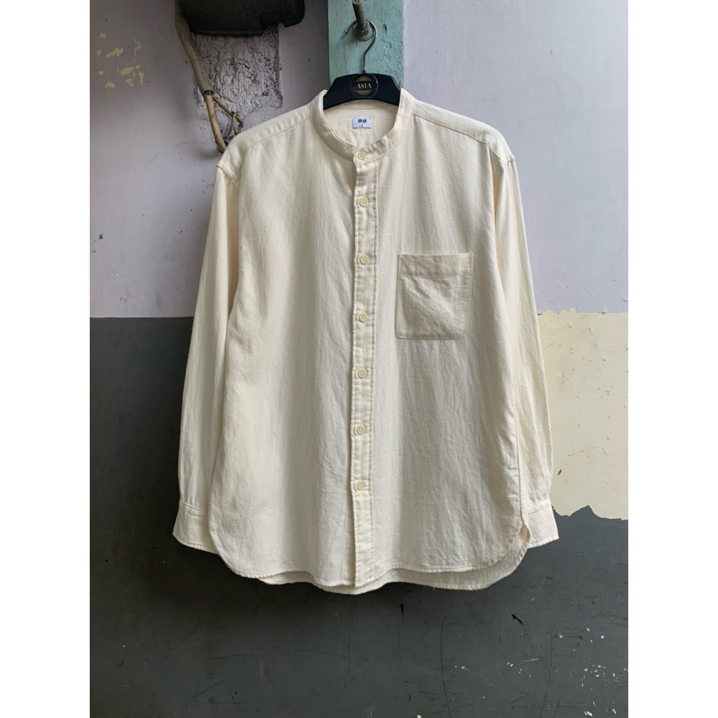 KEMEJA Uniklo shanghai คอปกผ้าสักหลาดนุ่มหักเสื้อแขนยาวสีขาวก่อนรัก SHB.2.19