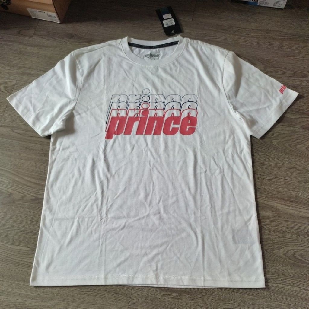 เสื้อยืดพิมพ์ลายโลโก้ PRV สีขาว