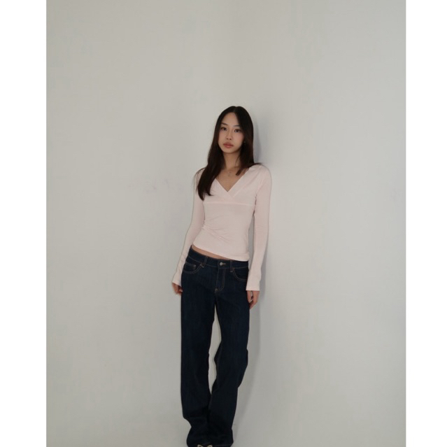 นางฟ้า LONGSLEEVE | Maison Cher คอวีแขนยาวลําลองพื้นฐานอย่างเป็นทางการที่เรียบง่ายด้านบน