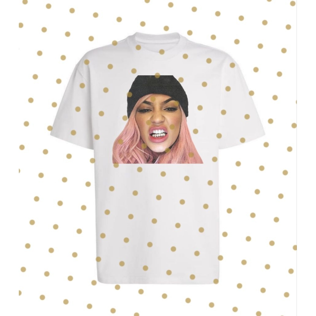 เสื้อยืดดารา Kylie jenner King Kylie Era T-Shirt: The Vibe Check
