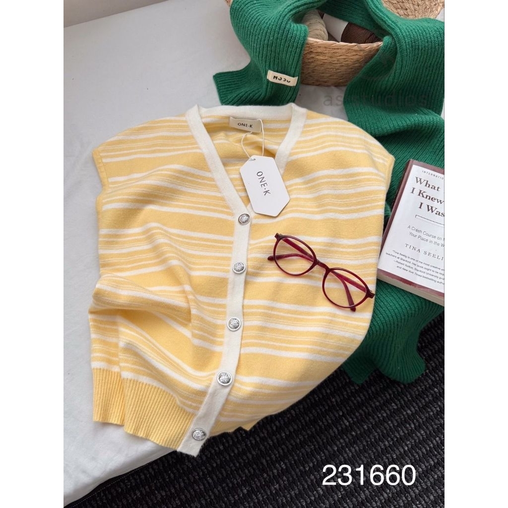 [LC] ONE-K 231660 เสื้อคอวีกระดุมเงิน