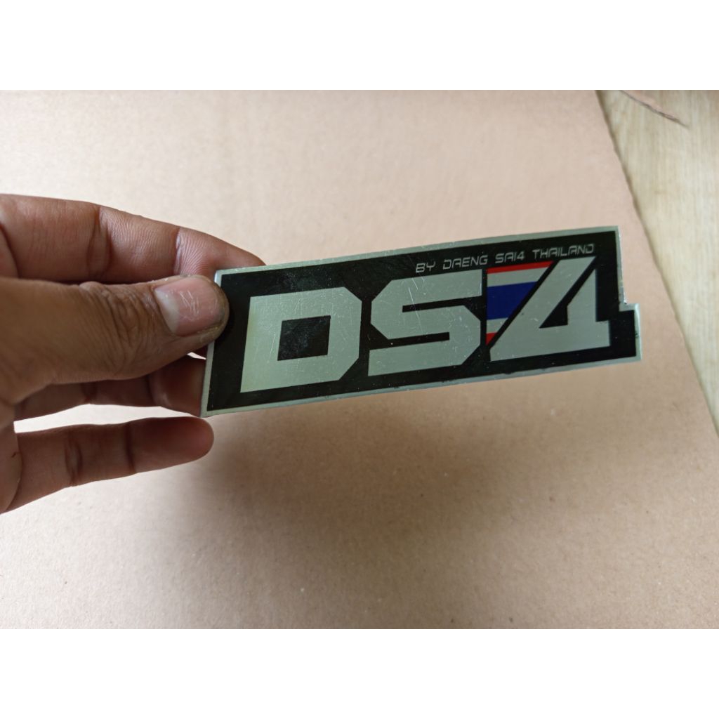 ตราสัญลักษณ์ไอเสียซิ่ง DS4 ยี่ห้อ