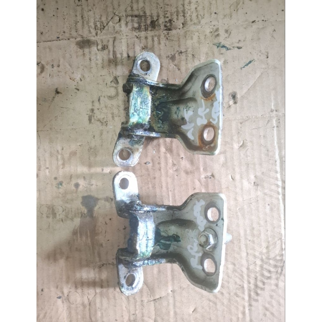 Mazda 626 cronos 93-2000 บานพับประตูหลังขวา