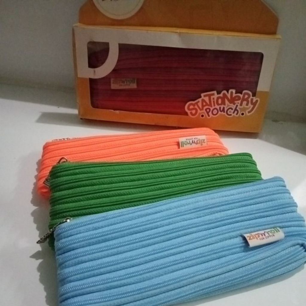 กระเป๋าและอุปกรณ์เครื่องสําอาง SP 004 Zip n Roll/Zipper