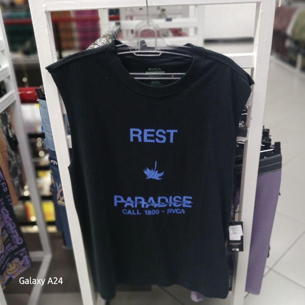 เสื้อกล้ามสีดํา RVCA