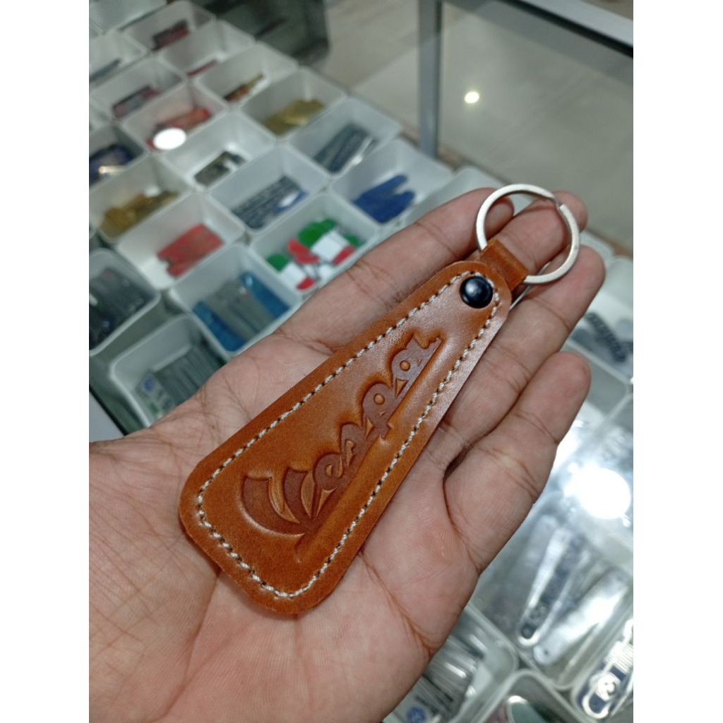 GANTUNGAN Vespa พวงกุญแจนูนสีน้ําตาล Vespa