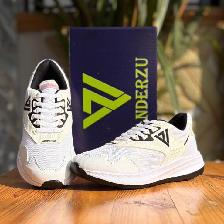 Vanderzu Original FR302 สีขาวสีดําผู้ชายและผู้หญิงรองเท้าผ้าใบกีฬาวิ่งกลางแจ้ง