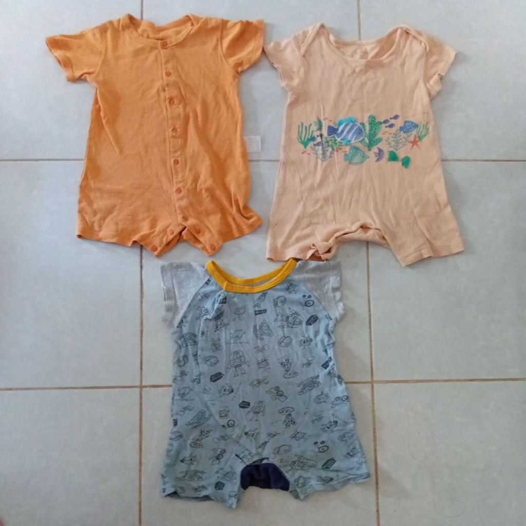 (ใช้แล้ว) CHILDRENS ROMPER 6-12 MONTHS 1 YEAR