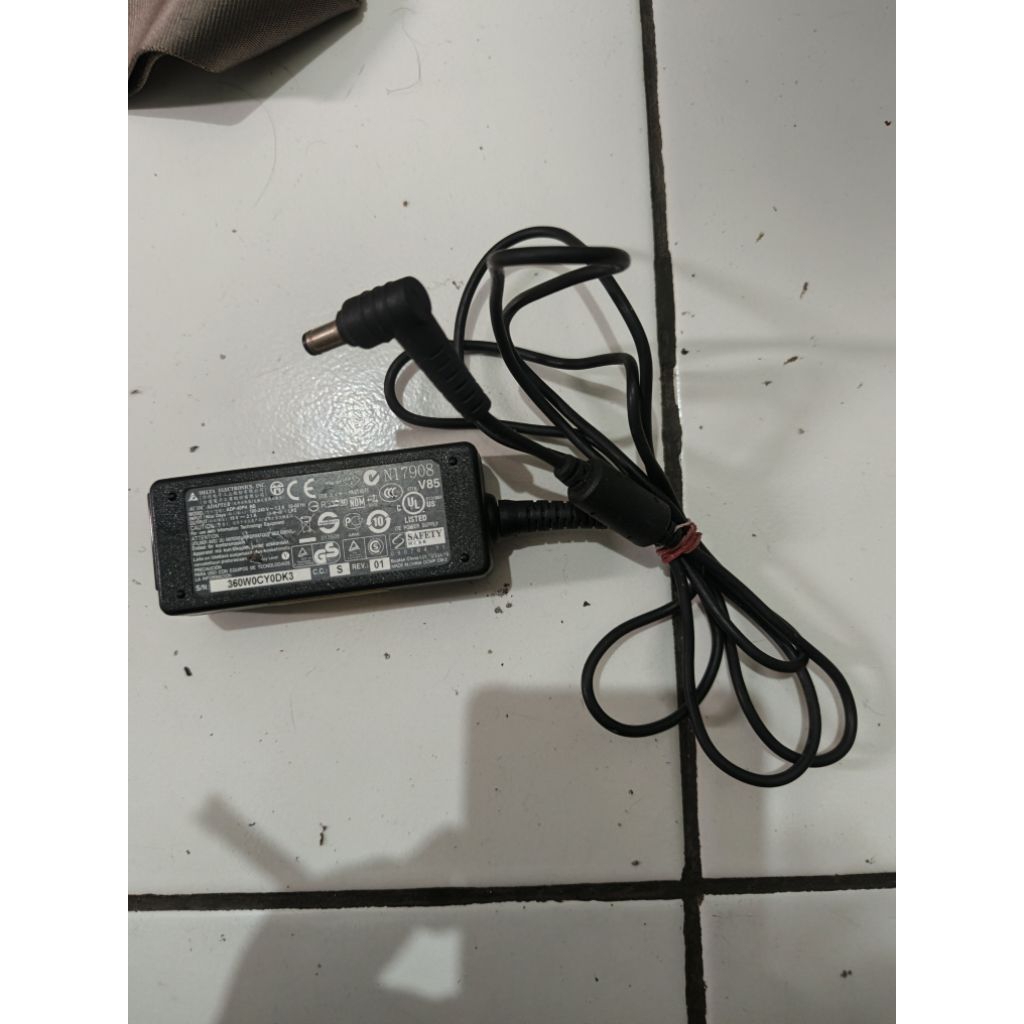 ที่ชาร์จแล็ปท็อป Delta Electronics 40W