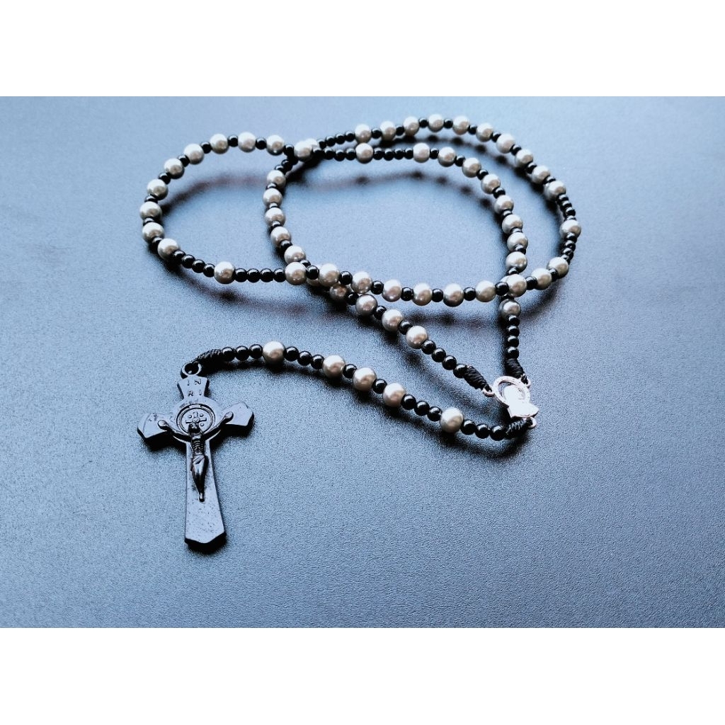 R24 ROSARY HEAVY PEARL CONTENT SILVER GREY CATHOLIC CROSS