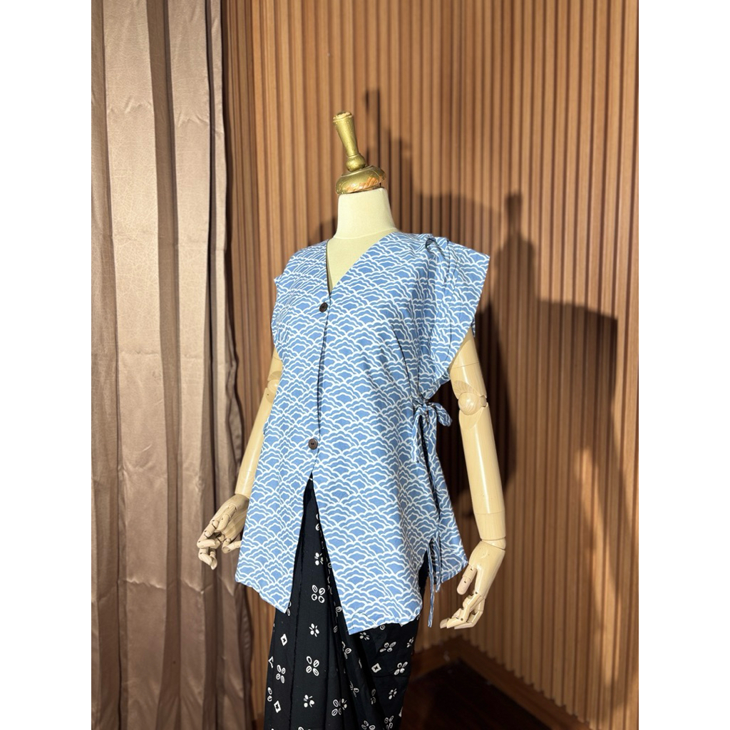 ARUM - เสื้อกั๊กบาติก