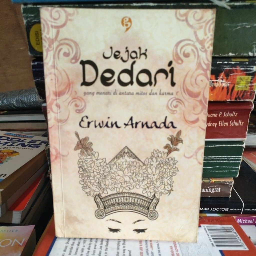 นวนิยายต้นฉบับร่องรอยของ Dedari โดย Erwin Arnada