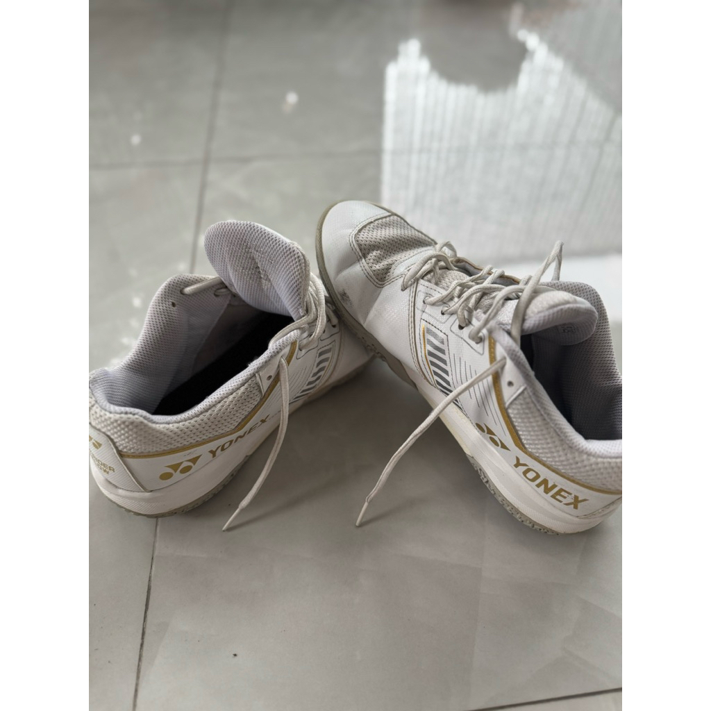 รองเท้าแบดมินตัน Strider Flow มือสอง