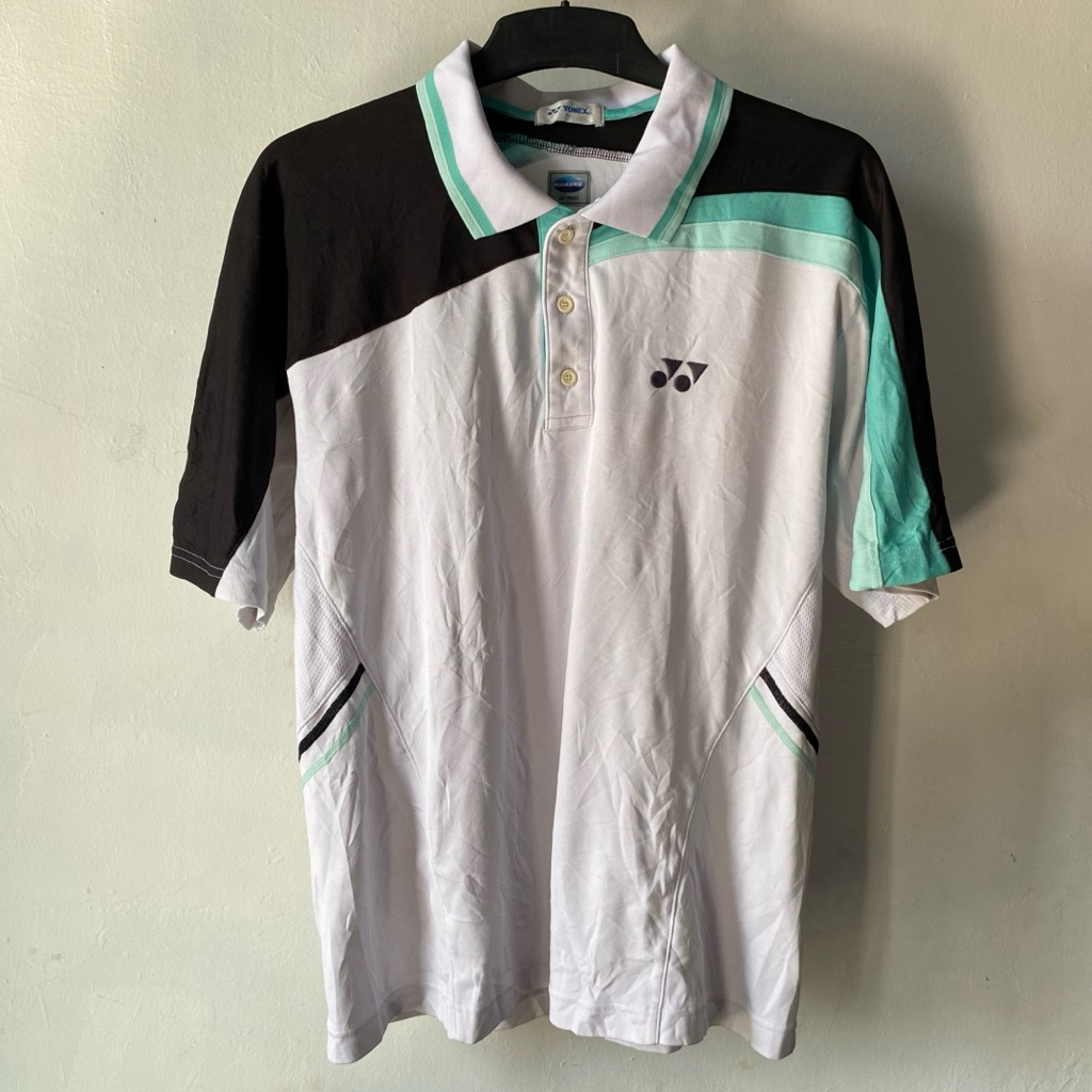 Preloved Yonex Dry-fit Jersey สีขาวตัดสีดํา Size L by J4pan รายละเอียดขนาดในคําอธิบาย