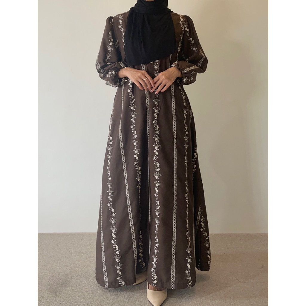 ชุดเดรสปักลายผ้าฝ้ายหลวม - ชุดเดรสหรูหราโดย Elvis Collection