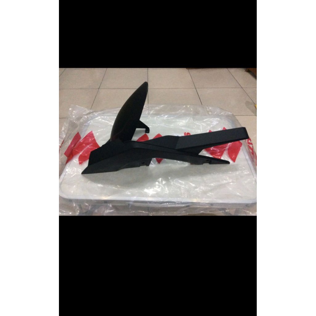 Suzuki Gsx R และ S 150 ภายใต้บังโคลน