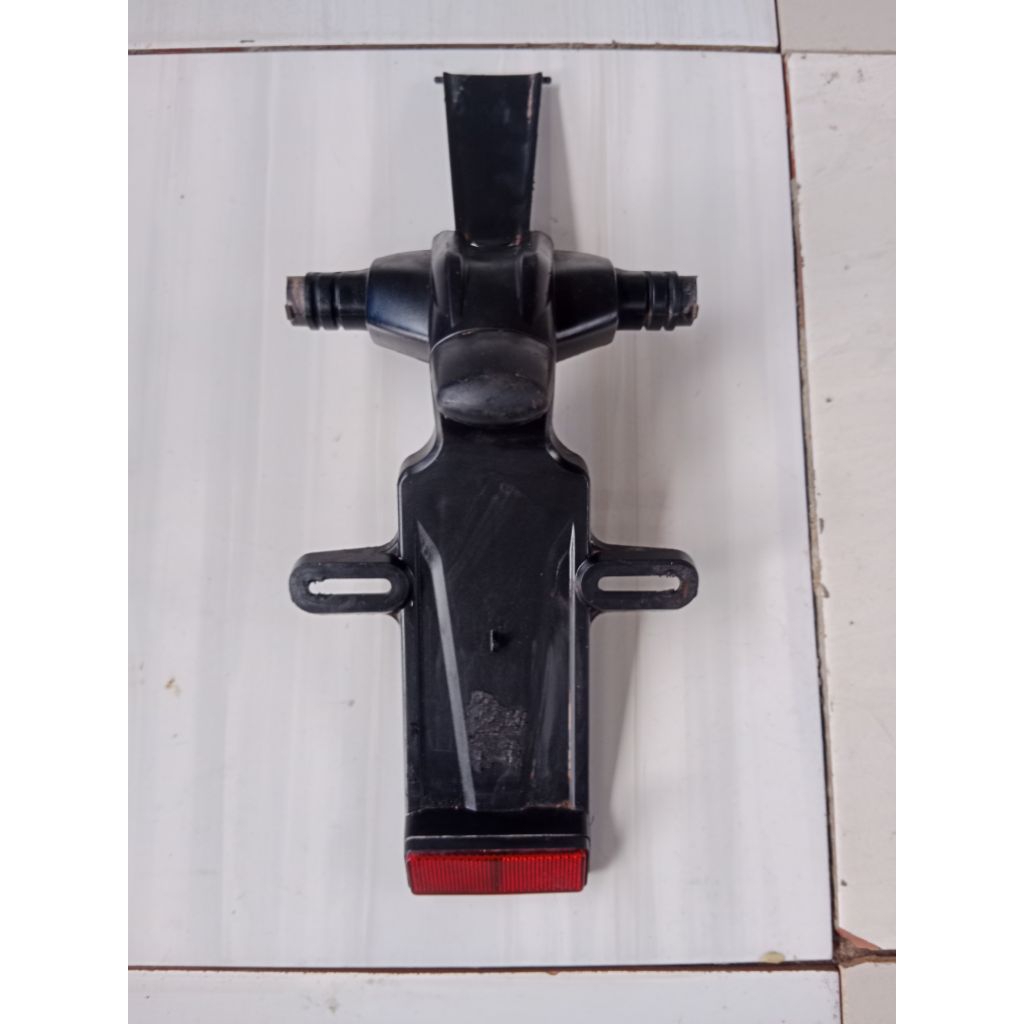 บังโคลนหลัง Yamaha R15 V2 ต้นฉบับ. มือสอง