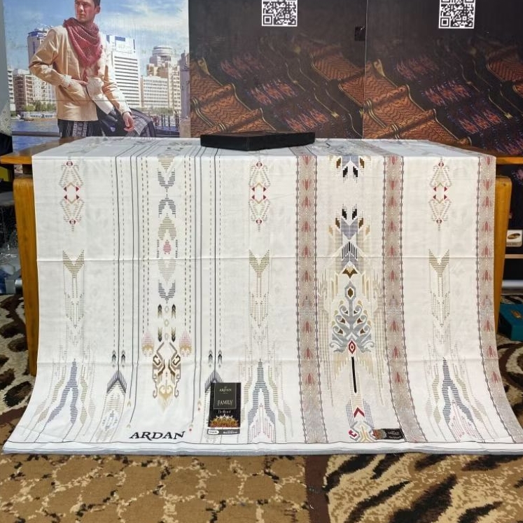 ARDAN BRILLIANT BRIGHT WHITE GOLD UNIFORM ARDAN Brilliant GOLD