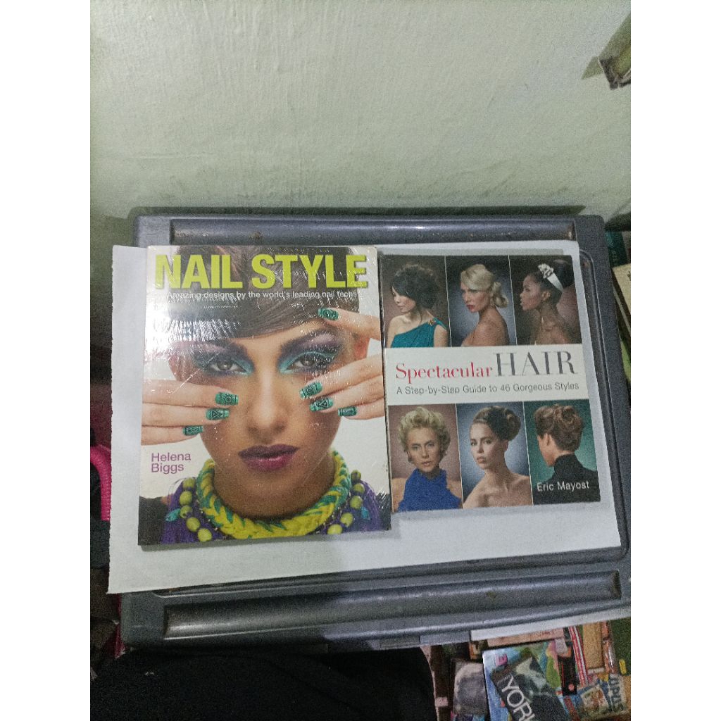 หนังสือนําเข้า Talk About Fashion Paris Street Shoes Spectaular Hair & Nail Style Price Per Book