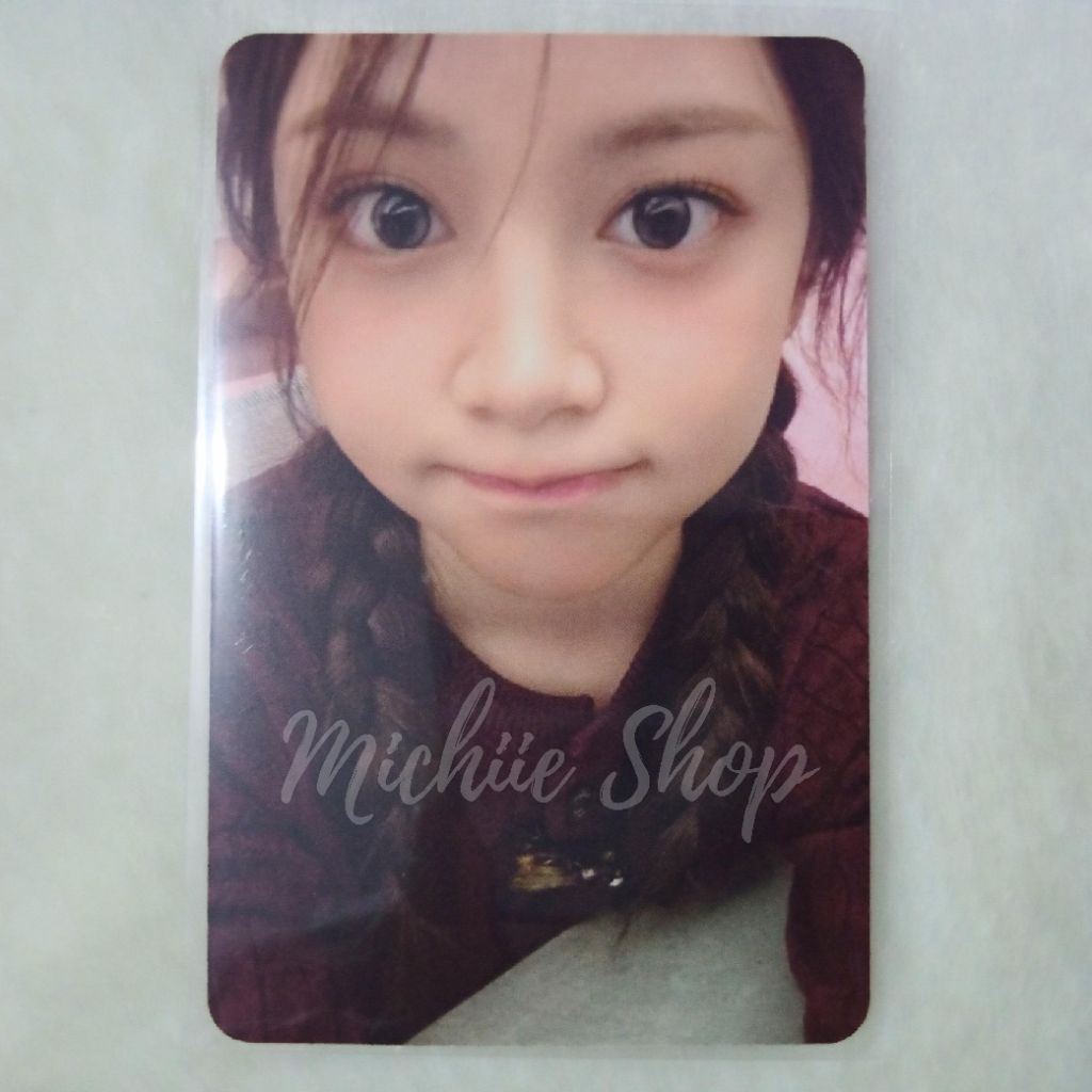 Photocard Hearts2Hearts Carmen Apple Music 3.0 | การ์ดรูปถ่ายอย่างเป็นทางการของ Carmen Hearts2Hearts