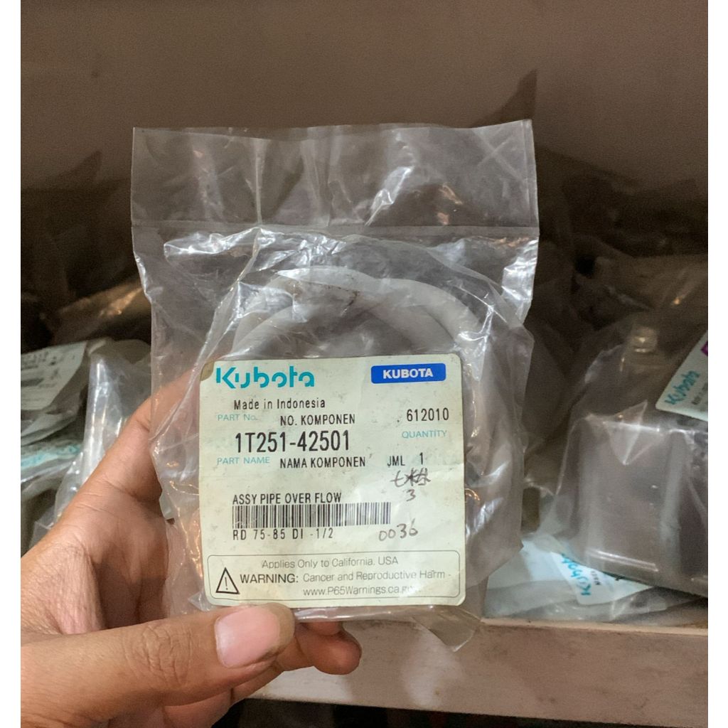 KUBOTA PIPE OVER FLOW, ASSY PART NUMBER: 1T251-42501 MODEL: RD 85-75 DI -1/2 KUBOTA ของแท้ PART 100%