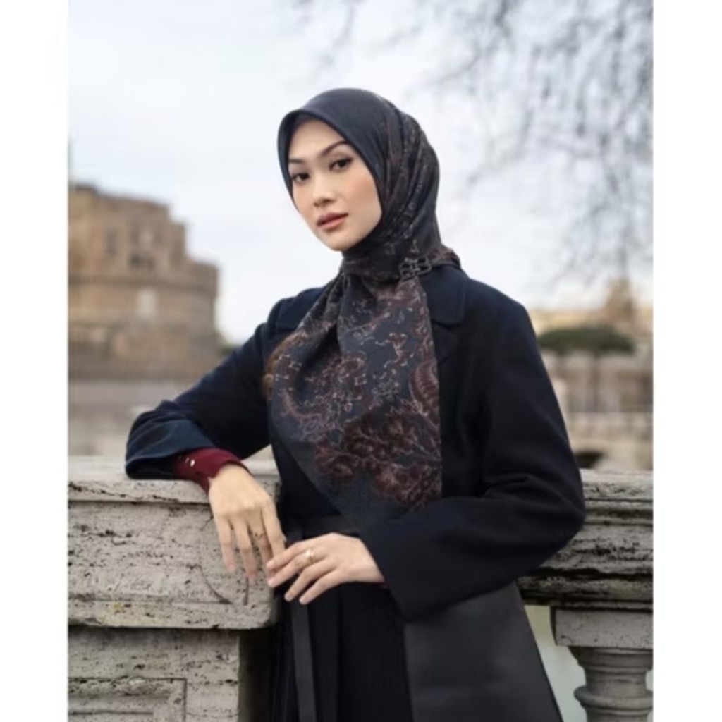 Buttonscarves Nada 3 Square - Deep Talk