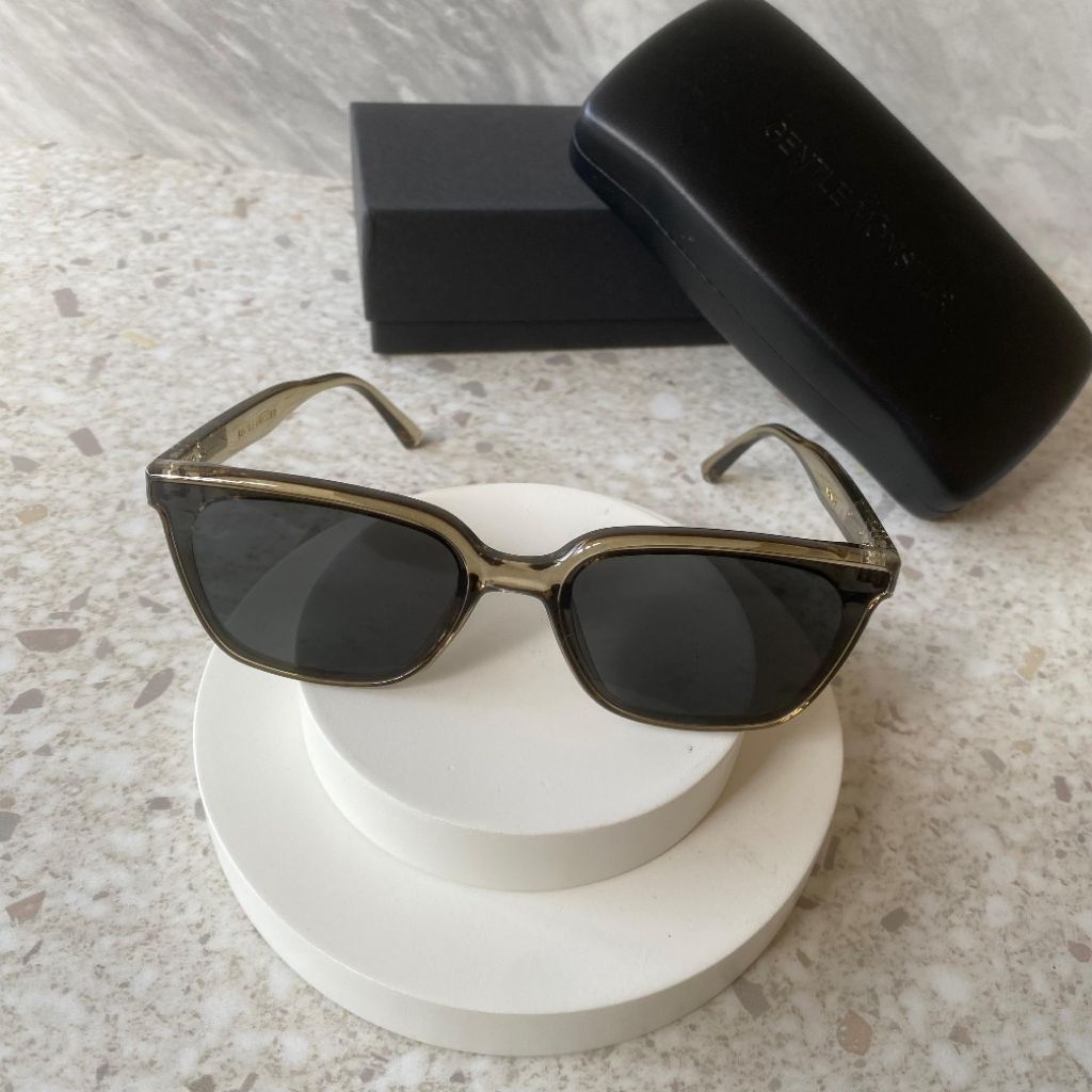 GMnstr OAA Square Premium UV400 แว่นกันแดดผู้ใหญ่ – กรอบมีสไตล์ ฟรีกล่องและใบรับรอง