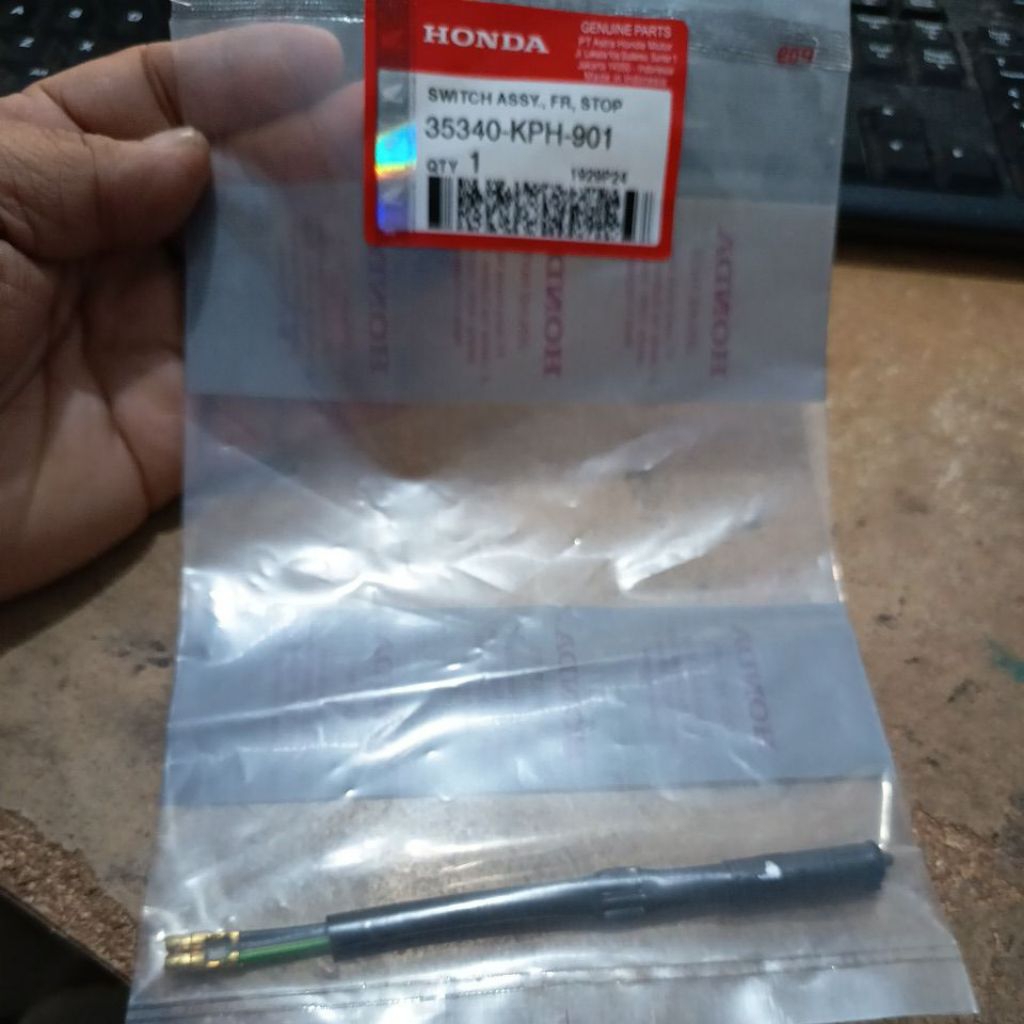 สวิตช์เบรกขวาด้านหน้า KHARISMA PNP BEAT VARIO ORIGINAL AHM (35340-KPH-901)
