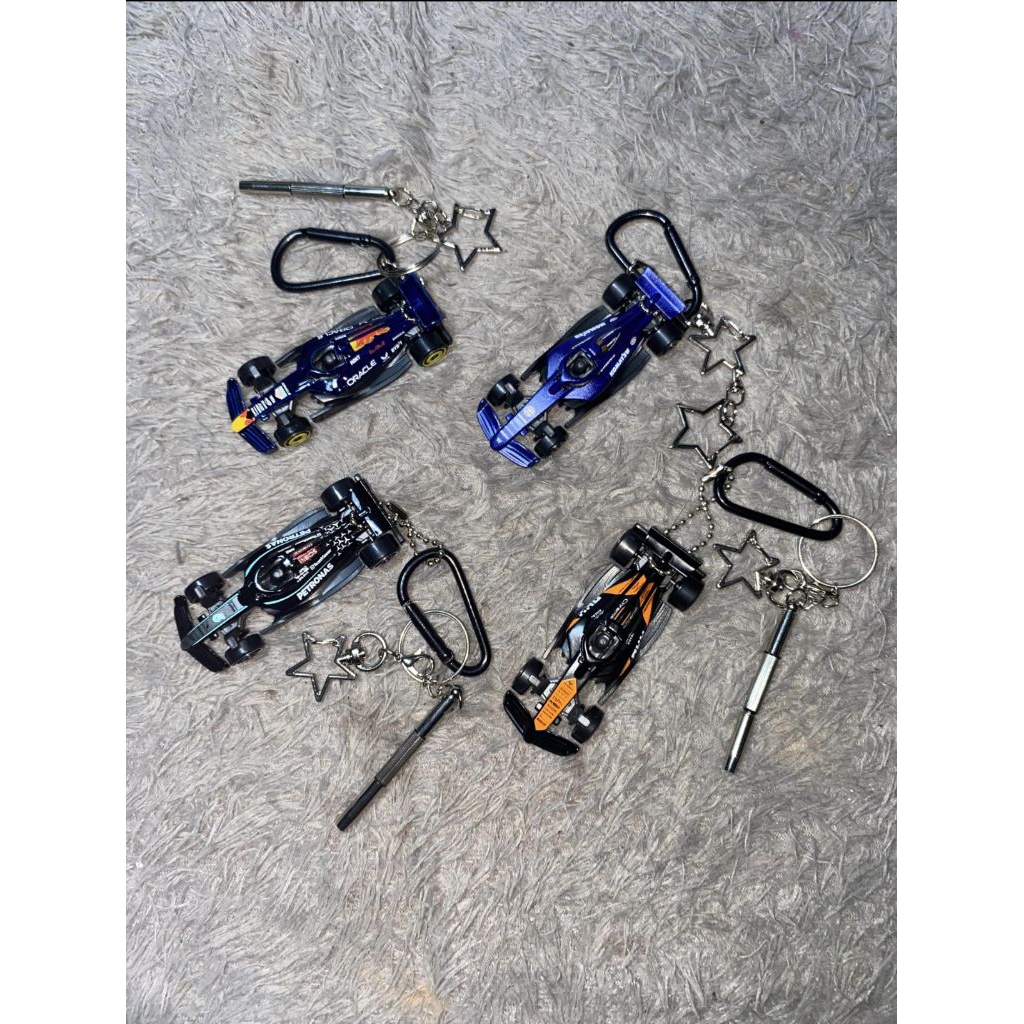 พวงกุญแจ hotwheels f1 1:64 & Bag Charm Bburago 1:43 Ferrari, Mercedes, Redbull, Mclaren, Williams, V