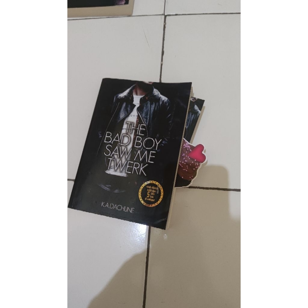 นวนิยายก่อนรัก the badboy saw me twerk