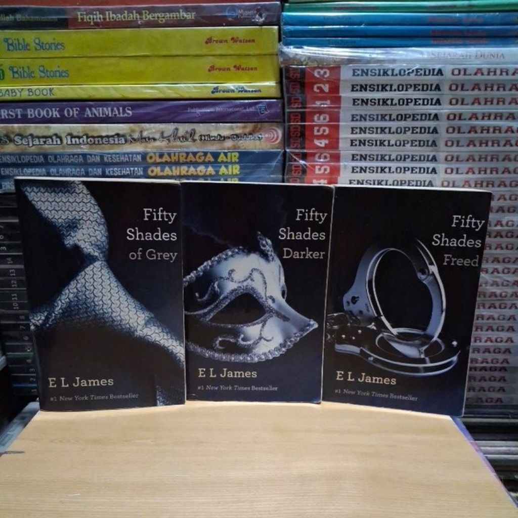 หนังสือต้นฉบับ FIFTY SHADES OF GREY, FIFTY SHADES DARKER, FIFTY SHADE FREED 1,2,3 RL James
